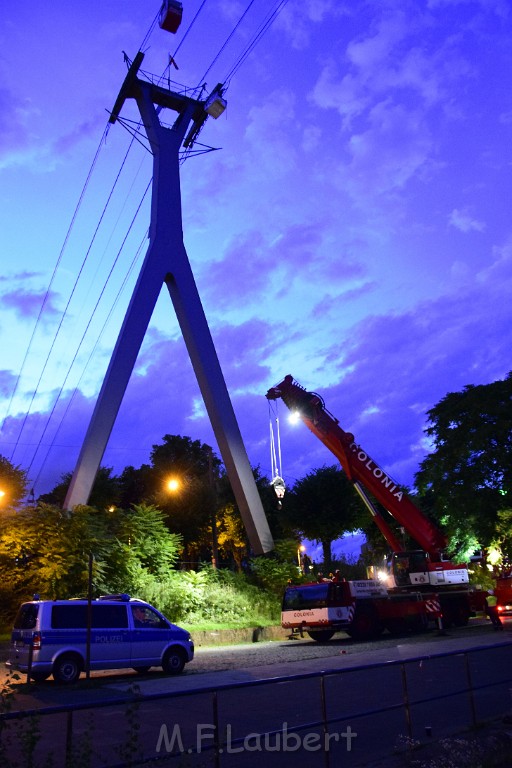 Koelner Seilbahn Gondel blieb haengen Koeln Linksrheinisch P838.JPG - Miklos Laubert